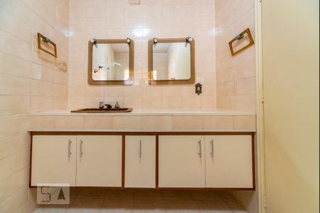 Casa para alugar com 229m², 4 quartos e 2 vagas Casa para alugar com 229m², 4 quartos e 2 vagasBanheiro do Quarto 4