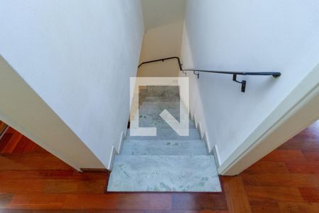 Casa à venda com 117m², 4 quartos e 2 vagasEscada