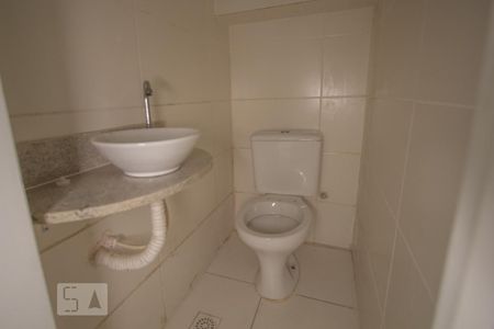 Lavabo de casa de condomínio para alugar com 3 quartos, 90m² em Bonsucesso, Rio de Janeiro