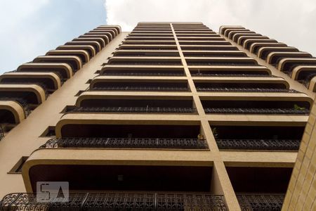 Apartamento à venda com 254m², 4 quartos e 4 vagasFachada