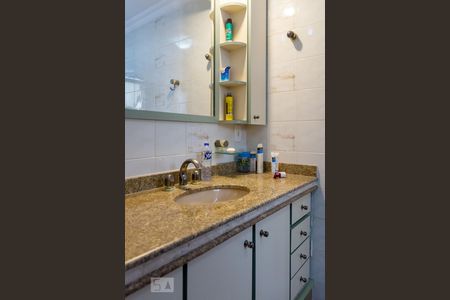 Apartamento à venda com 254m², 4 quartos e 4 vagasBanheiro do Quarto 3