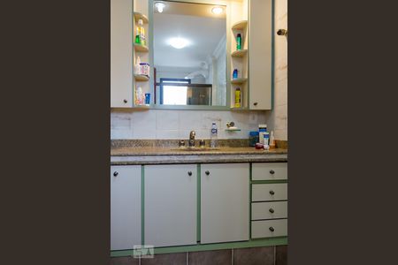 Apartamento à venda com 254m², 4 quartos e 4 vagasBanheiro do Quarto 3