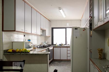 Apartamento à venda com 254m², 4 quartos e 4 vagasCozinha