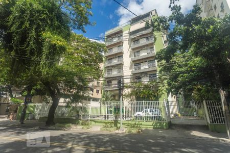 Fachada do Condomínio de apartamento para alugar com 3 quartos, 100m² em Anil, Rio de Janeiro
