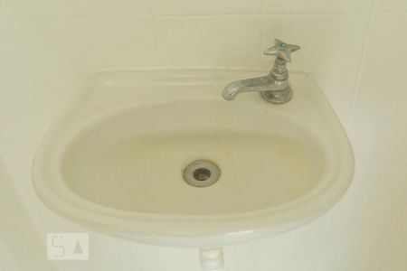Apartamento para alugar com 100m², 3 quartos e 1 vagaDependência Banheiro