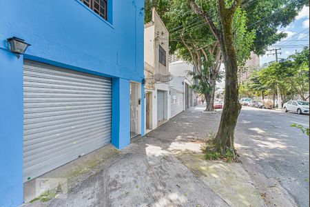 Casa à venda com 200m², 5 quartos e 1 vaga Casa à venda com 200m², 5 quartos e 1 vagaFachada