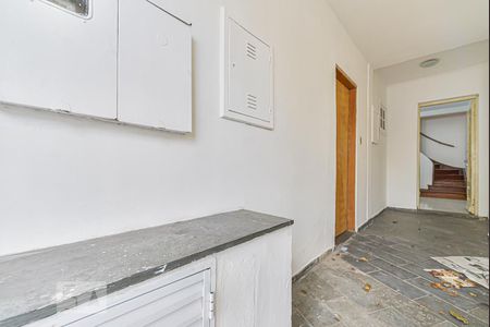 Casa à venda com 200m², 5 quartos e 1 vaga Casa à venda com 200m², 5 quartos e 1 vagaCorredor de Entrada