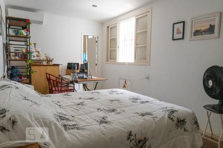 Casa à venda com 240m², 3 quartos e 2 vagas Casa à venda com 240m², 3 quartos e 2 vagasSuíte