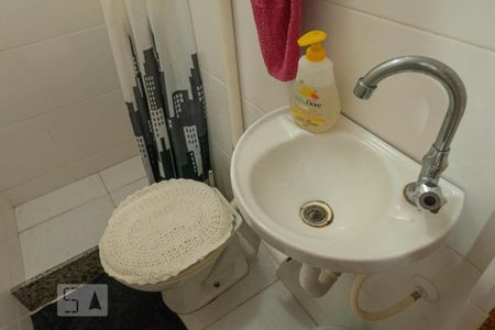 Casa à venda com 240m², 3 quartos e 2 vagas Casa à venda com 240m², 3 quartos e 2 vagasBanheiro de Serviço