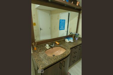 Casa à venda com 240m², 3 quartos e 2 vagas Casa à venda com 240m², 3 quartos e 2 vagasBanheiro Social 2