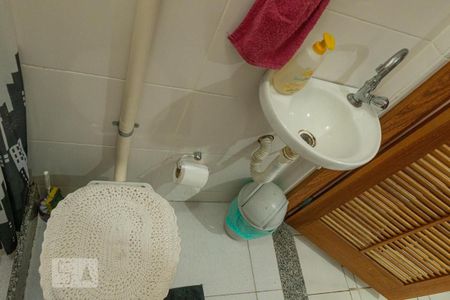 Casa à venda com 240m², 3 quartos e 2 vagas Casa à venda com 240m², 3 quartos e 2 vagasBanheiro de Serviço