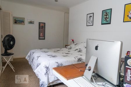 Casa à venda com 240m², 3 quartos e 2 vagas Casa à venda com 240m², 3 quartos e 2 vagasSuíte