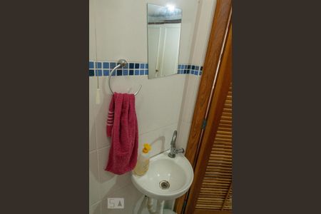 Casa à venda com 240m², 3 quartos e 2 vagas Casa à venda com 240m², 3 quartos e 2 vagasBanheiro de Serviço