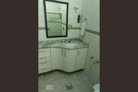 Casa à venda com 240m², 3 quartos e 2 vagas Casa à venda com 240m², 3 quartos e 2 vagasBanheiro Social 1