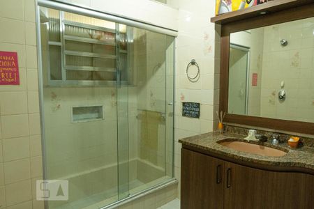 Casa à venda com 240m², 3 quartos e 2 vagas Casa à venda com 240m², 3 quartos e 2 vagasBanheiro Social 2