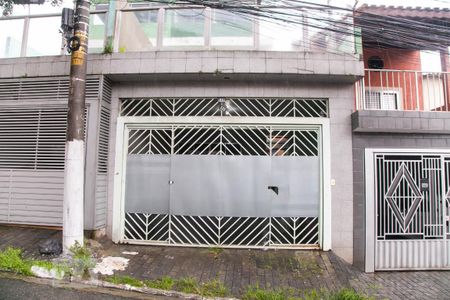 Casa à venda com 220m², 3 quartos e 2 vagasFachada