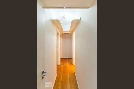 Corredor de apartamento para alugar com 3 quartos, 90m² em Vila Uberabinha, São Paulo