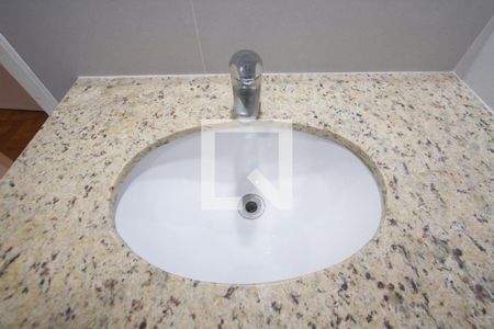 Casa à venda com 71m², 2 quartos e 2 vagas Casa à venda com 71m², 2 quartos e 2 vagasBanheiro