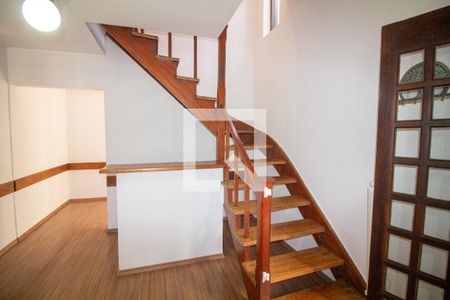 Escada de casa para alugar com 2 quartos, 71m² em Vila Cruzeiro, São Paulo