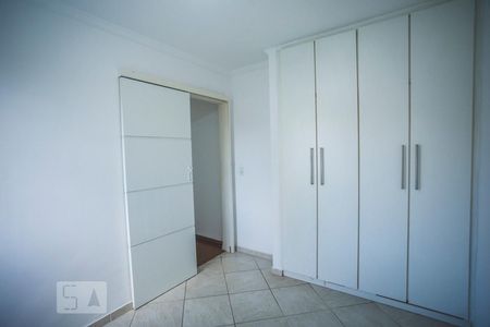 Apartamento à venda com 58m², 2 quartos e 1 vagaQuarto 2 - Armários