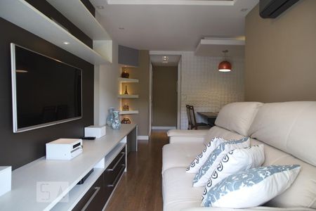 Sala de apartamento para alugar com 2 quartos, 56m² em São Francisco Xavier, Rio de Janeiro