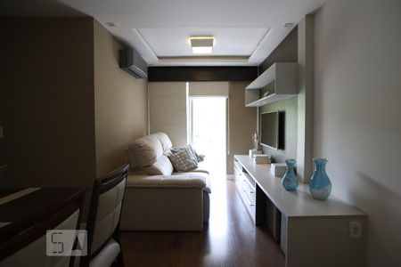 Sala de apartamento para alugar com 2 quartos, 56m² em São Francisco Xavier, Rio de Janeiro