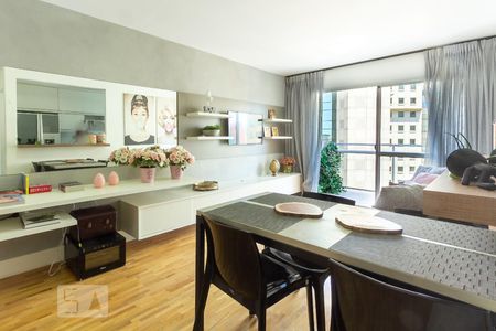 Sala de apartamento à venda com 2 quartos, 70m² em Indianópolis, São Paulo