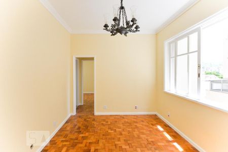 Apartamento à venda com 66m², 2 quartos e sem vagaSala