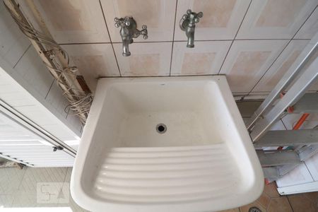 Casa à venda com 180m², 4 quartos e sem vagaArae de serviço - tanque