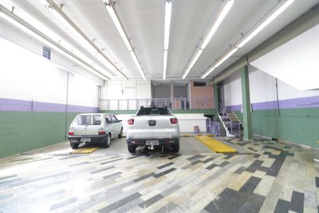 Casa à venda com 180m², 4 quartos e sem vagaSalão e garagem