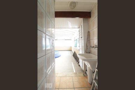 Casa à venda com 180m², 4 quartos e sem vagaArae de serviço