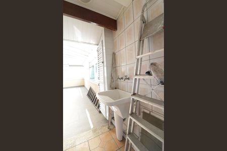 Casa à venda com 180m², 4 quartos e sem vagaArae de serviço