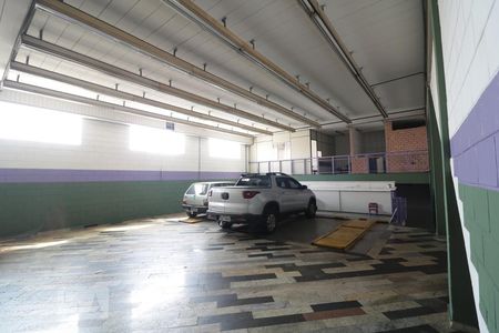 Casa à venda com 180m², 4 quartos e sem vagaSalão e garagem