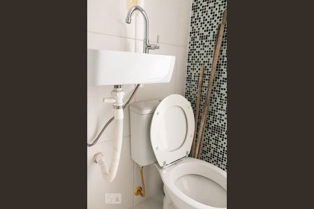 Banheiro de kitnet/studio para alugar com 1 quarto, 21m² em República, São Paulo