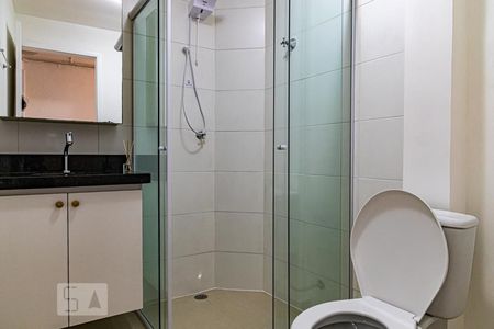 Banheiro de kitnet/studio para alugar com 1 quarto, 28m² em Bela Vista, São Paulo