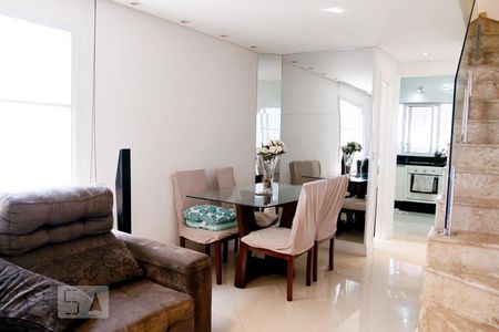 Sala de casa de condomínio à venda com 2 quartos, 72m² em Jardim Cristal, São Paulo