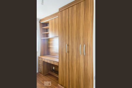 Apartamento para alugar com 77m², 3 quartos e 2 vagasQuarto 3 - Armários