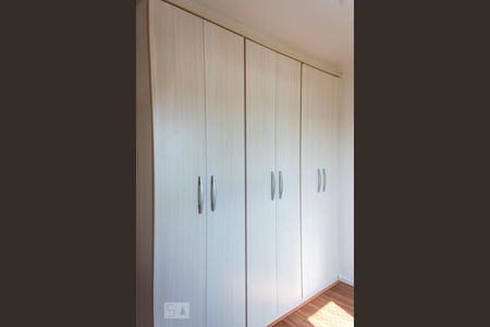 Apartamento para alugar com 77m², 3 quartos e 2 vagasQuarto 2 - Armários