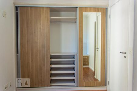 Apartamento para alugar com 77m², 3 quartos e 2 vagasQuarto 1 - Armários