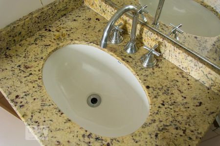 Apartamento para alugar com 77m², 3 quartos e 2 vagasBanheiro da Suíte - Pia