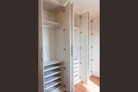 Apartamento para alugar com 77m², 3 quartos e 2 vagasQuarto 2 - Armários