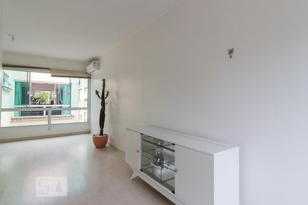 Sala de apartamento à venda com 2 quartos, 69m² em Jardim do Salso, Porto Alegre