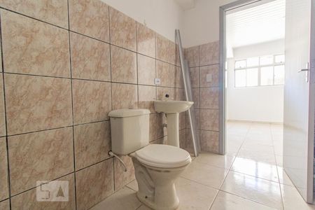 Casa para alugar com 50m², 2 quartos e 1 vaga Casa para alugar com 50m², 2 quartos e 1 vagaBanheiro