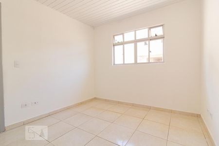Quarto 1 de casa para alugar com 2 quartos, 50m² em Novo Mundo, Curitiba