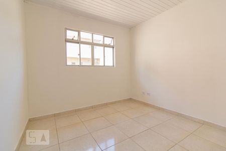 Quarto 1 de casa para alugar com 2 quartos, 50m² em Novo Mundo, Curitiba