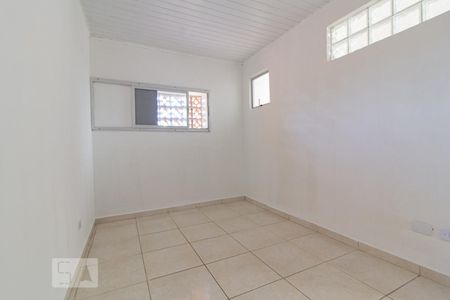 Quarto 2 de casa para alugar com 2 quartos, 50m² em Novo Mundo, Curitiba