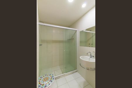 Apartamento à venda com 82m², 2 quartos e 2 vagasBanheiro da Suíte