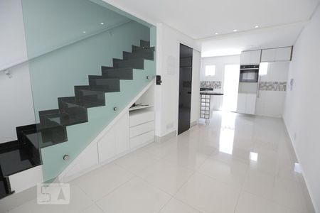 Sala de casa de condomínio à venda com 2 quartos, 83m² em Vila Mangalot, São Paulo