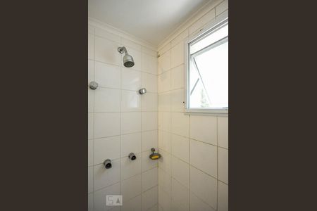 Apartamento à venda com 96m², 3 quartos e 2 vagasChuveiro do banheiro da suíte 