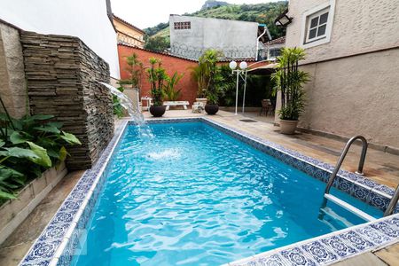 Casa à venda com 270m², 5 quartos e 1 vagaPiscina